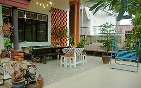 28 Rachabutr Hostel